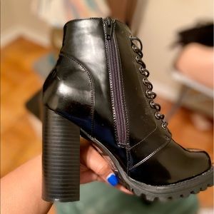 Military boots with heel size 10w NWOT